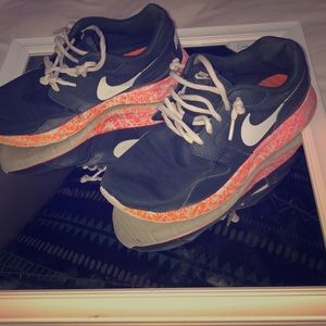 Nike  size 7 women grey pink and orange  worn